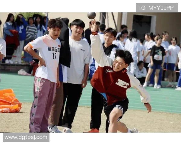 当红小鲜肉化身绿茵新星引爆赛场青春与激情